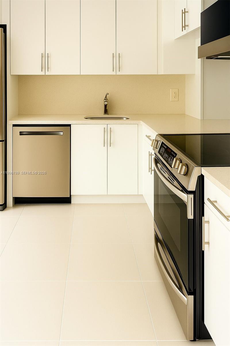 GOLDEN VIEW CONDO - Residential