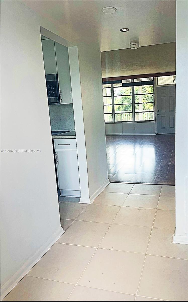 GOLDEN VIEW CONDO - Residential