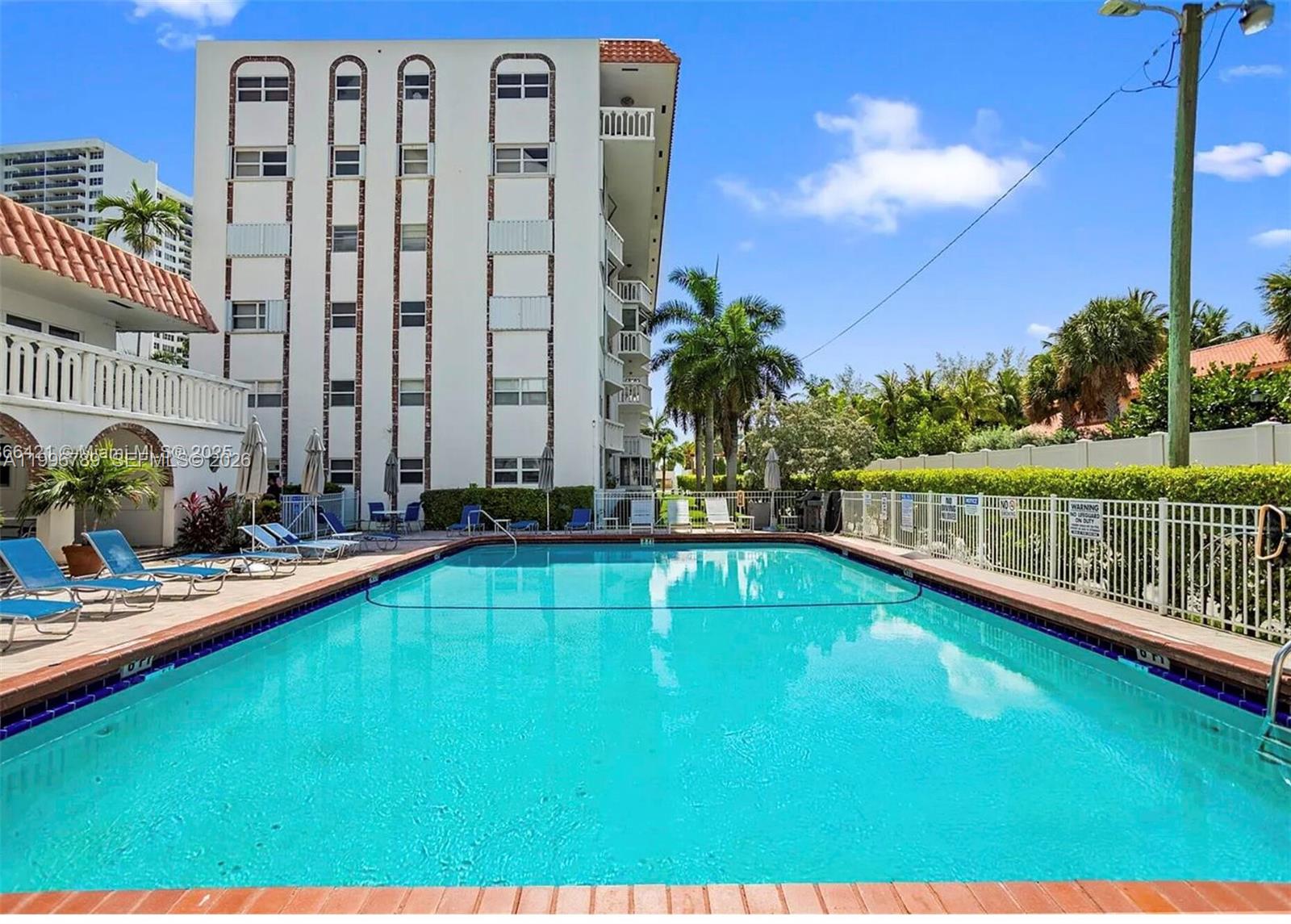 GOLDEN VIEW CONDO - Residential