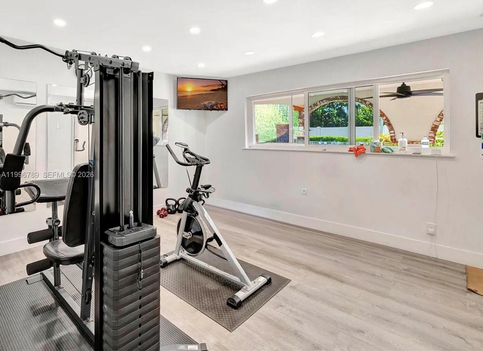 GOLDEN VIEW CONDO - Residential