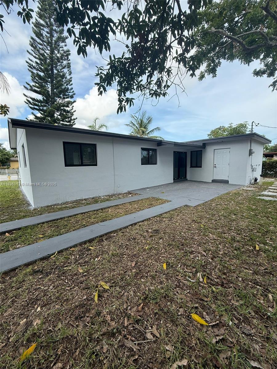 1041 NW 199th St, Miami Gardens, FL, 33169/$634,900 2 1041 NW 199th St