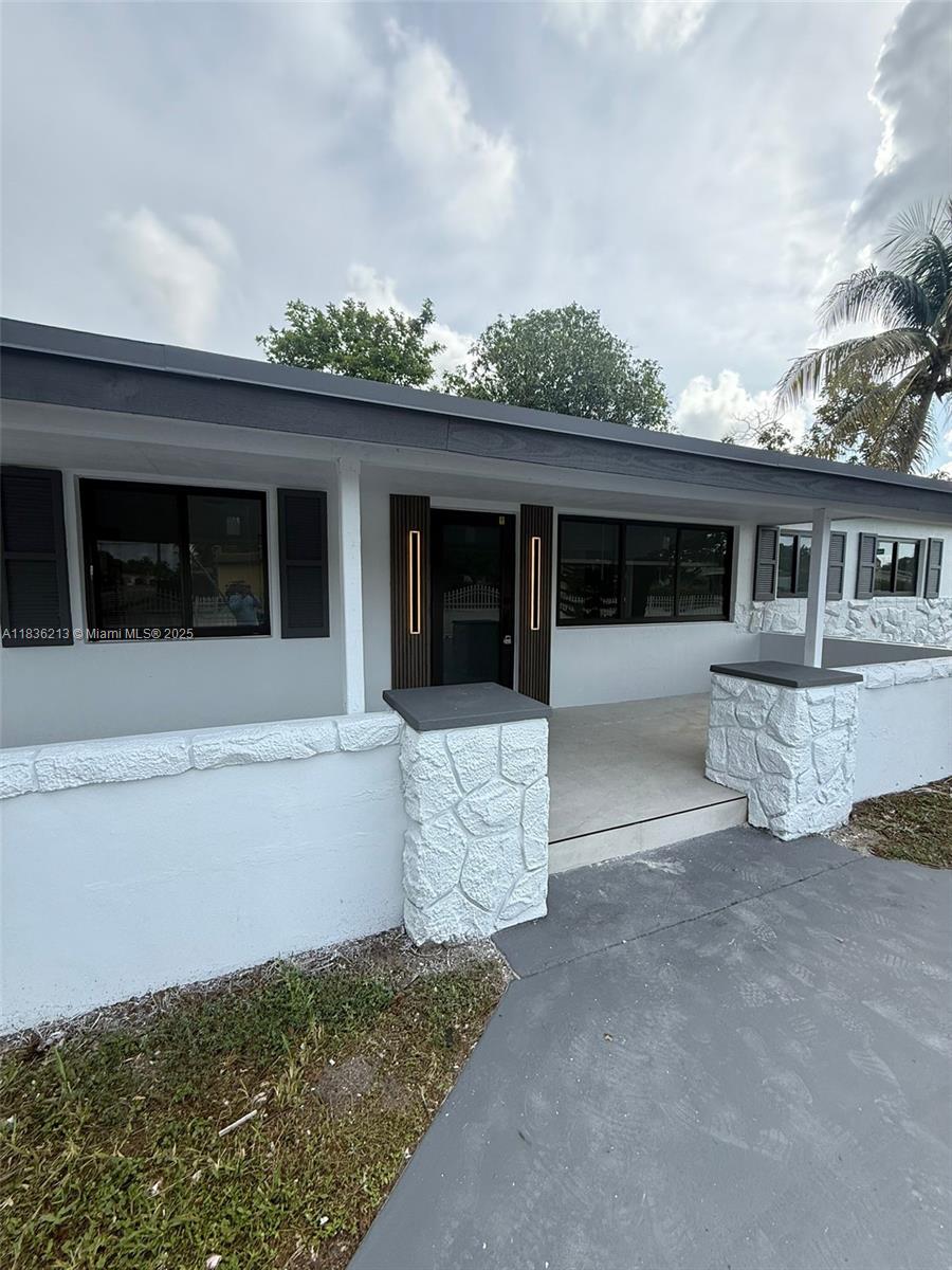 1041 NW 199th St, Miami Gardens, FL, 33169/$634,900 1 1041 NW 199th St