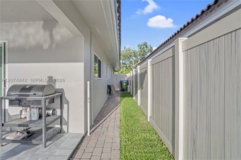 Tiny photo for 2225 NE 16th Ave, Wilton Manors, FL 33305 (MLS # A12074442)