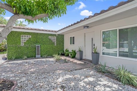 Tiny photo for 2225 NE 16th Ave, Wilton Manors, FL 33305 (MLS # A12074442)