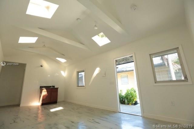 25 53 41 MARKS SUB - Residential Lease