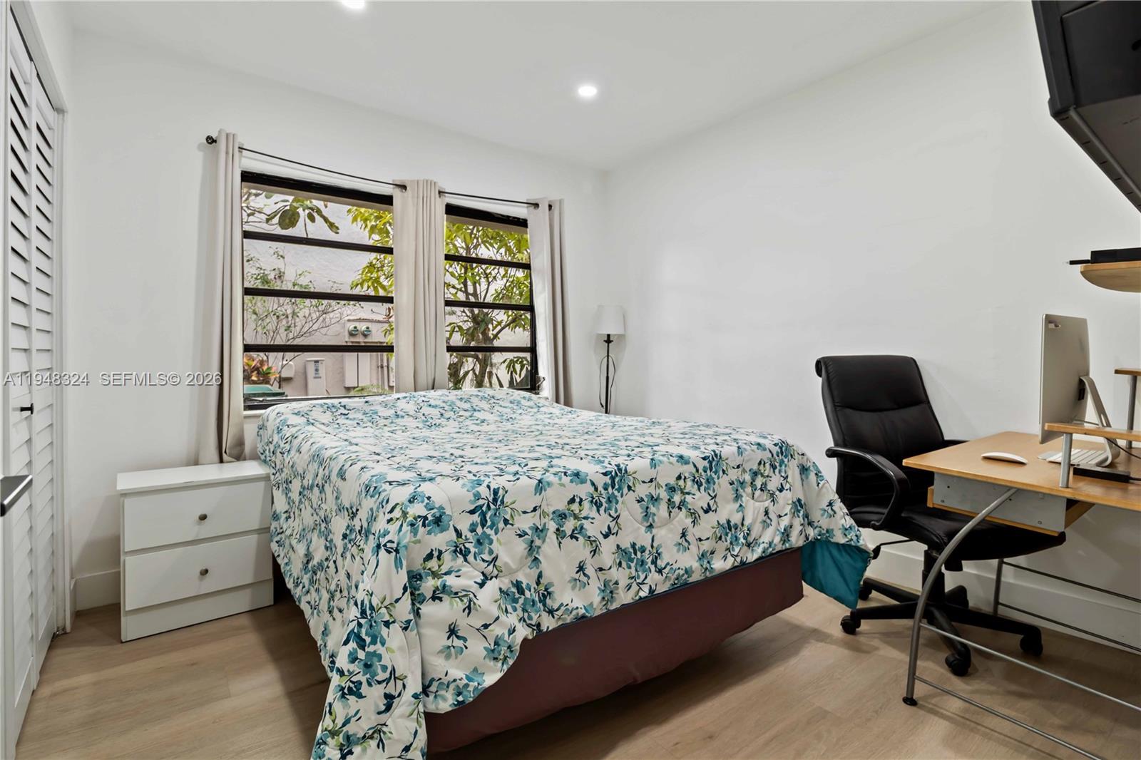 LAKE VILG AT INTL LAKE TH - Residential