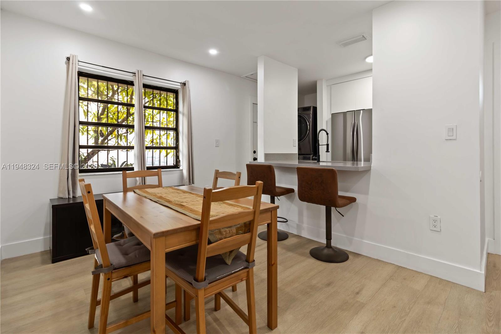 LAKE VILG AT INTL LAKE TH - Residential