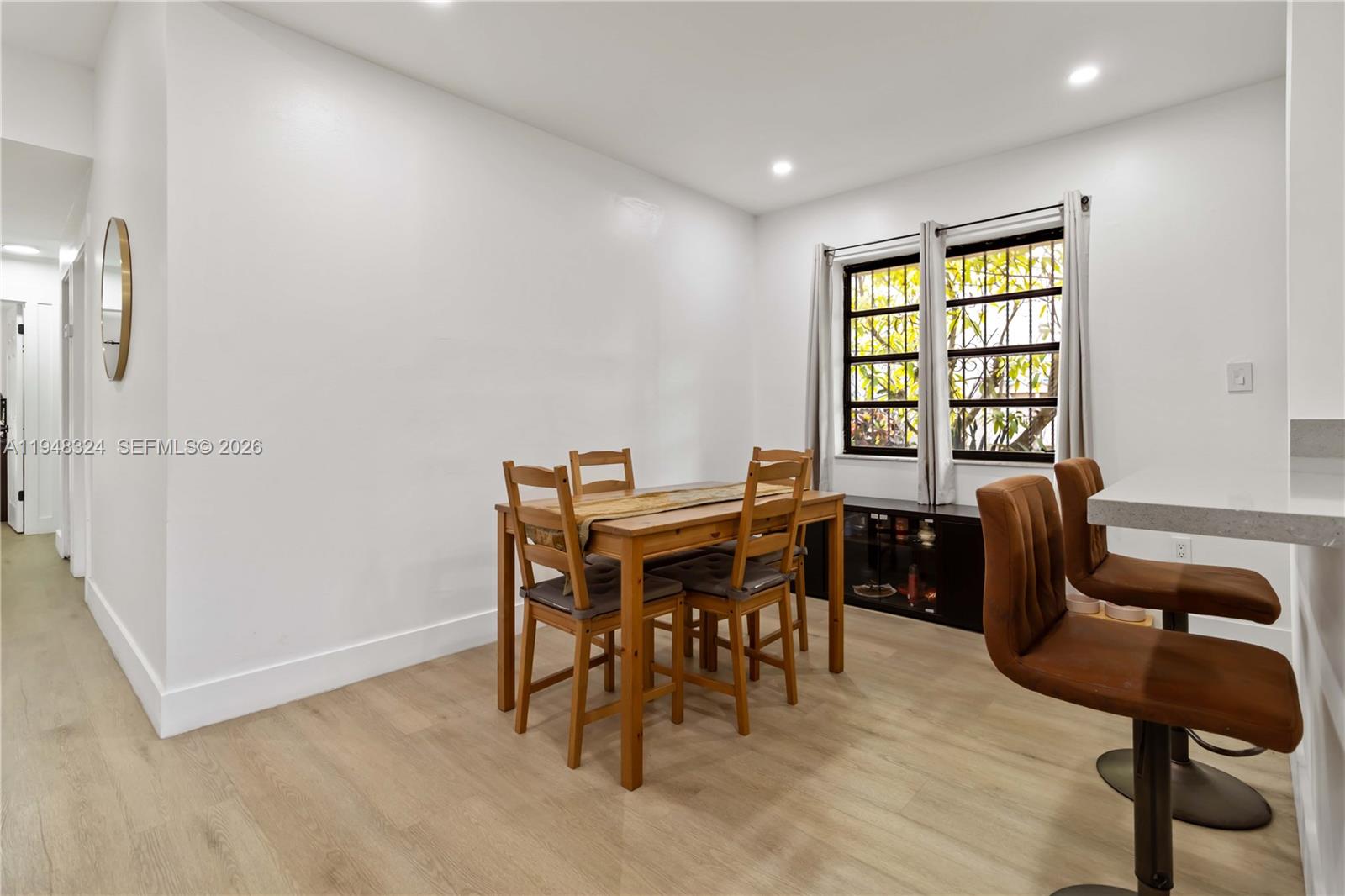 LAKE VILG AT INTL LAKE TH - Residential