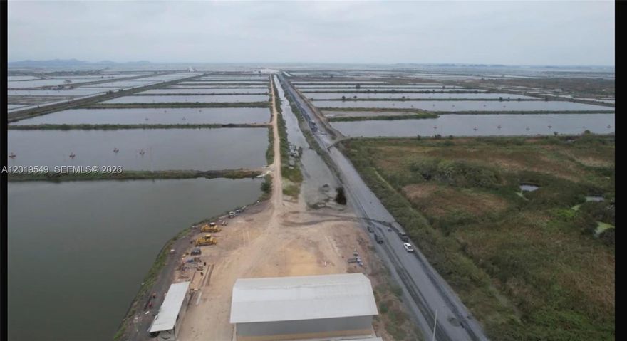 High-Tech Industrial Shrimp Farm - 120 Ha - Prime Logistics Hub
Strategic investment opportunity in Ecuador’s top aquaculture corridor (Km 10 Durán-Tambo). This 120-hectare turn-key operation delivers a proven yield of **15,000 lbs per hectare**.

The asset is fully modernized: electric aeration (3 aerators of 3HP/Ha), 1.5 high-tech auto-feeders per Ha, and dual-power pumping station. Superior logistics featuring a 2.2km private paved access road and 5m wide drivable levees.

**Financing Terms: ** Priced at $100,000/Ha (representing a 50% discount vs. recent local market benchmarks). **10-year financing has been secured** for this deal, requiring only a 10% down payment at a 10% interest rate, providing an exceptional leverage opportunity for investors.