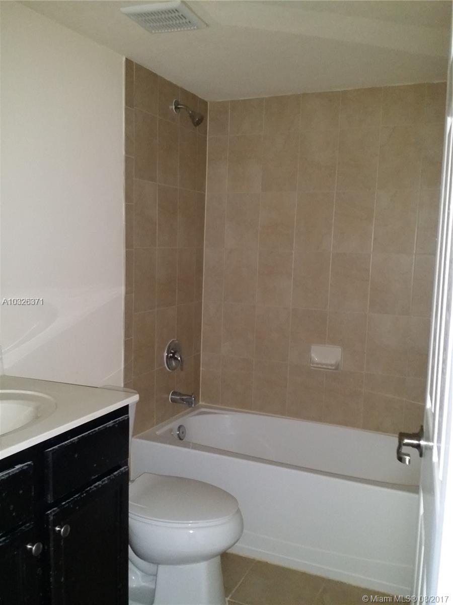 The Courts At Bayshore II - Residential Lease