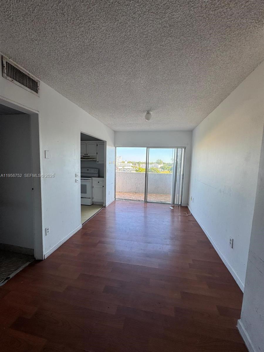 RIVERVIEW VILLAGE CONDO - Residential