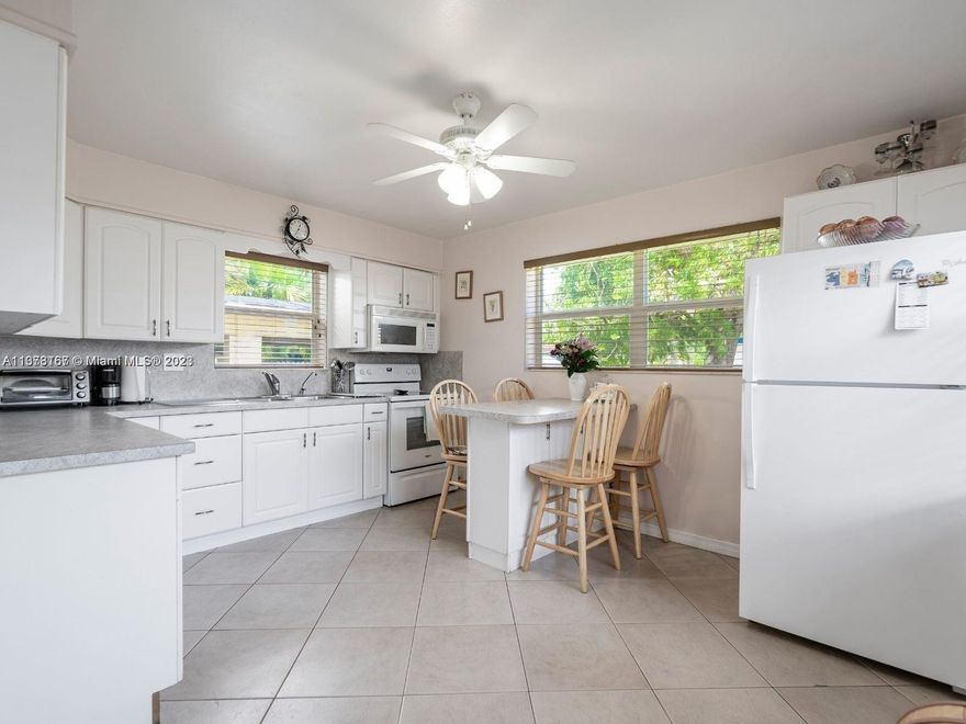 GREAT LOCATION!! CLOSE TO US1, THE BEACH, CASINO, DOWNTOWN HOLLYWOOD SHOPS AND MORE! PRIVATE TRIPLEX, HAS TILE FLOORS, NEWER KITCHEN, ELECTRIC ACCORDION HURRICANE SHUTTERS FOR STORM PROTECTION. WASHER DRYER ON PREMISES SHARED BY OTHER RESIDENTS. FAST APPROVAL! PETS, OK WITH LANDLORD APPROVAL OF PET AND A PET DEPOSIT DETERMINED BY THE PET.