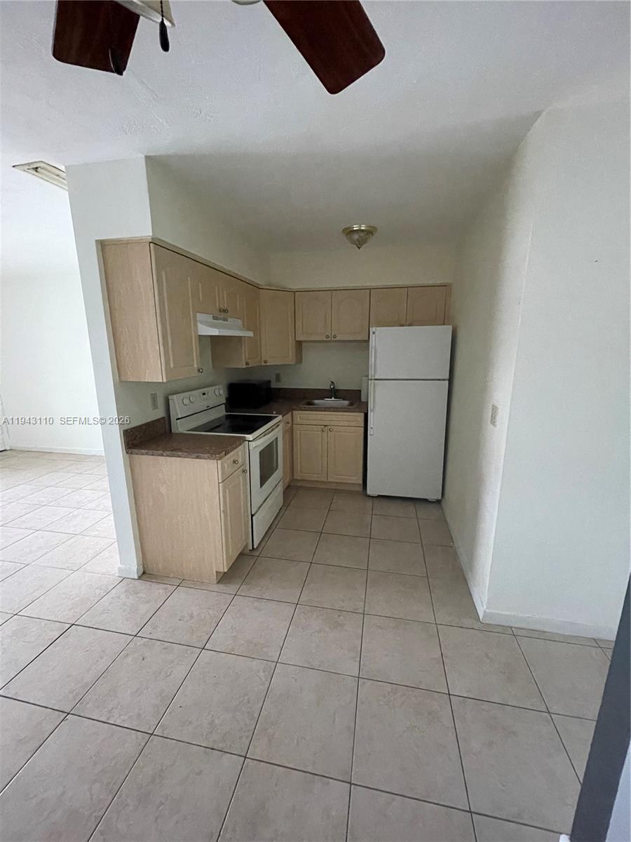 IMPERIAL POINT 3RD SEC - Residential Lease