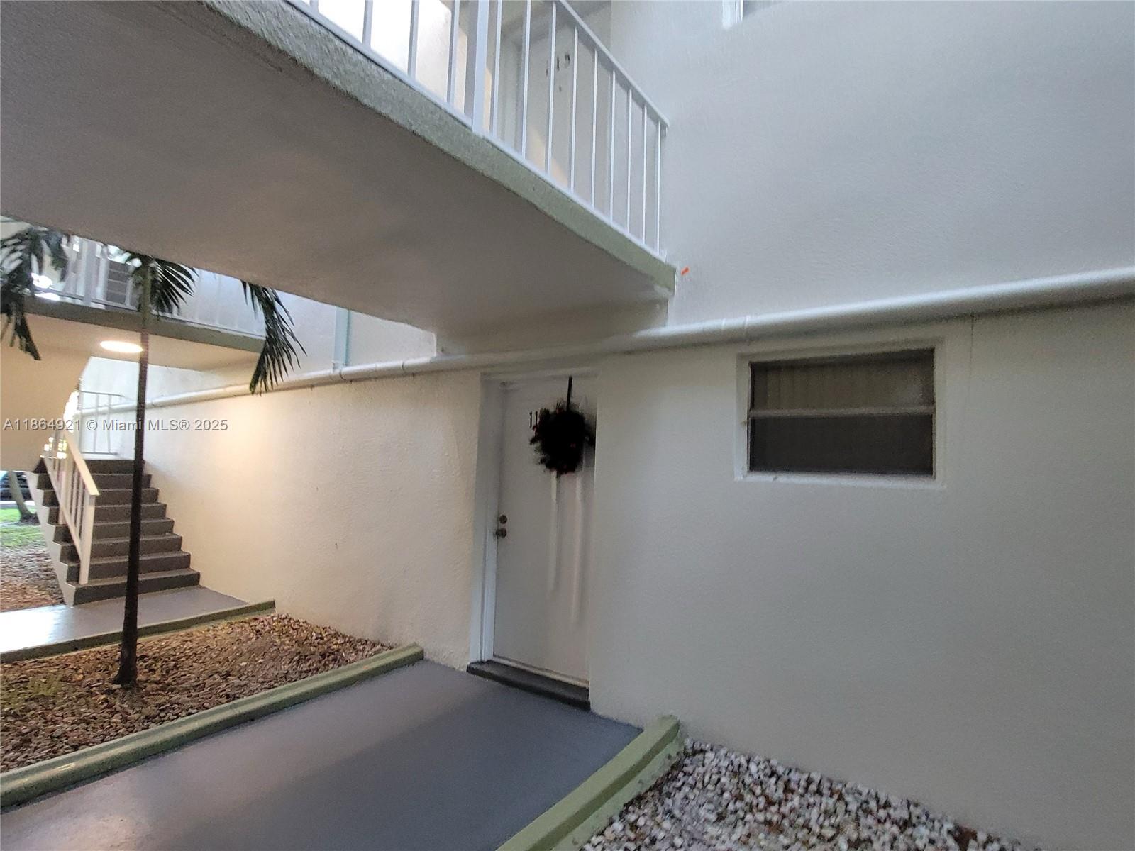 Beautiful and spacious 2-bedroom apartment located in the desirable Springcrest Condominium. This unit is filled with natural light and offers comfortable living in a well-maintained community.
Enjoy excellent amenities including a gym, swimming pool, tennis courts, and more. Ideally situated near shopping centers, restaurants, and major highways, this home combines convenience with a great lifestyle.
Fast association approval makes moving in quick and hassle-free.
Schedule your showing today!