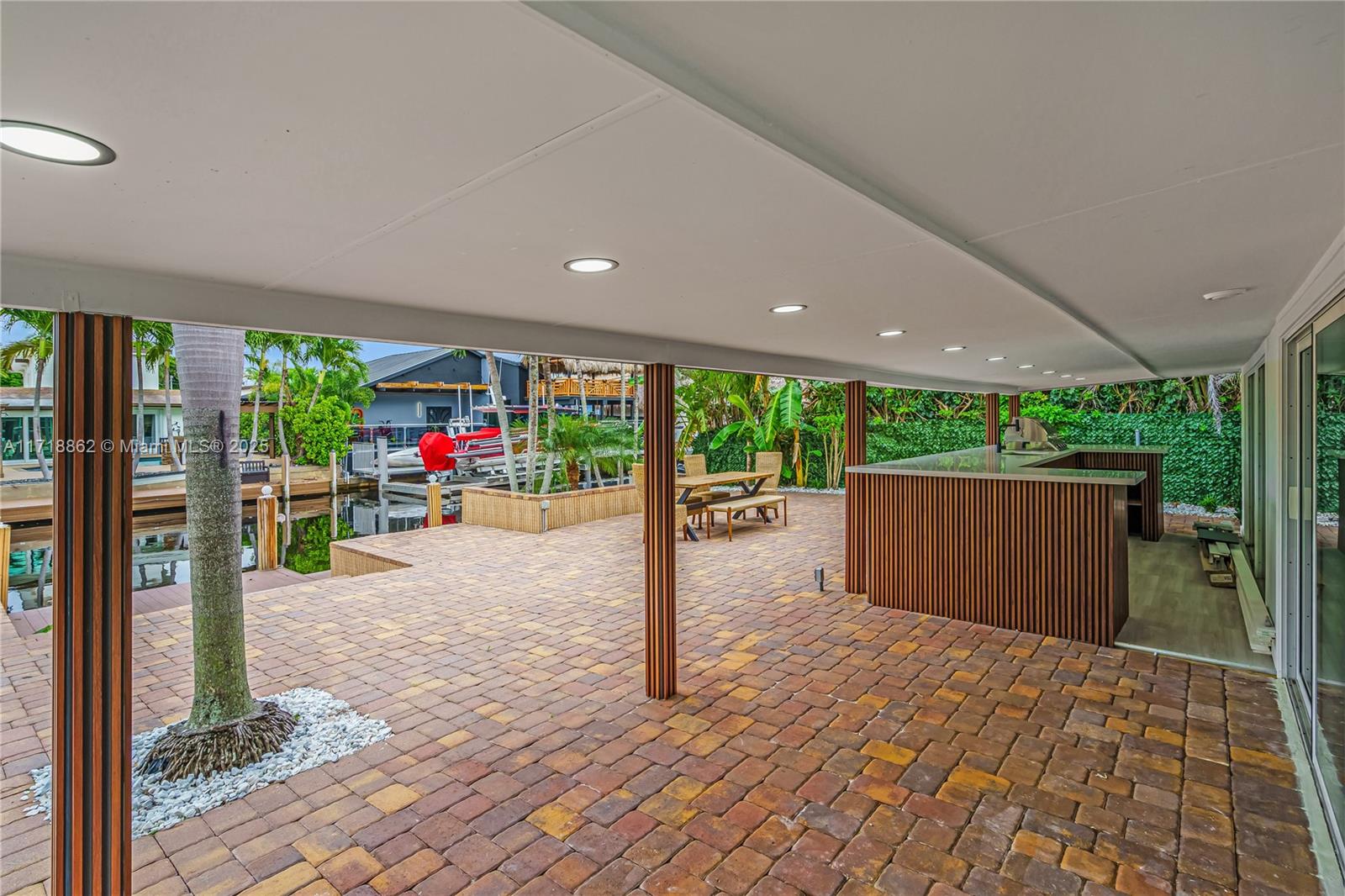 LAUDERDALE ISLES NO 2-BLK - Residential