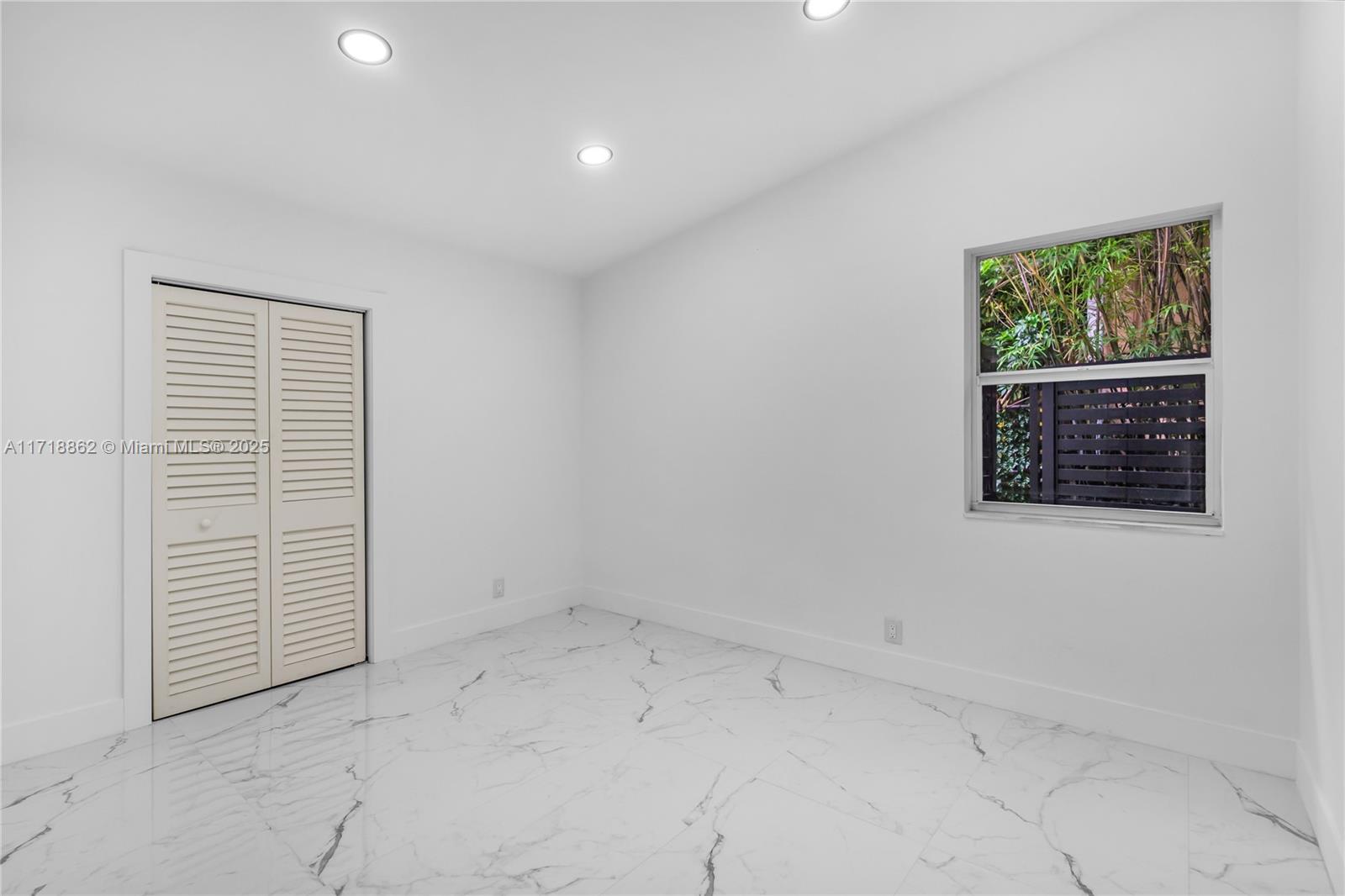 LAUDERDALE ISLES NO 2-BLK - Residential