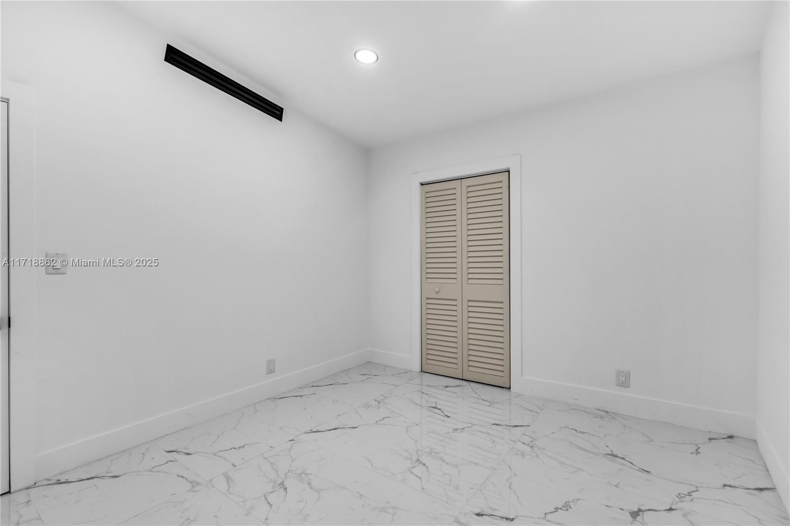LAUDERDALE ISLES NO 2-BLK - Residential