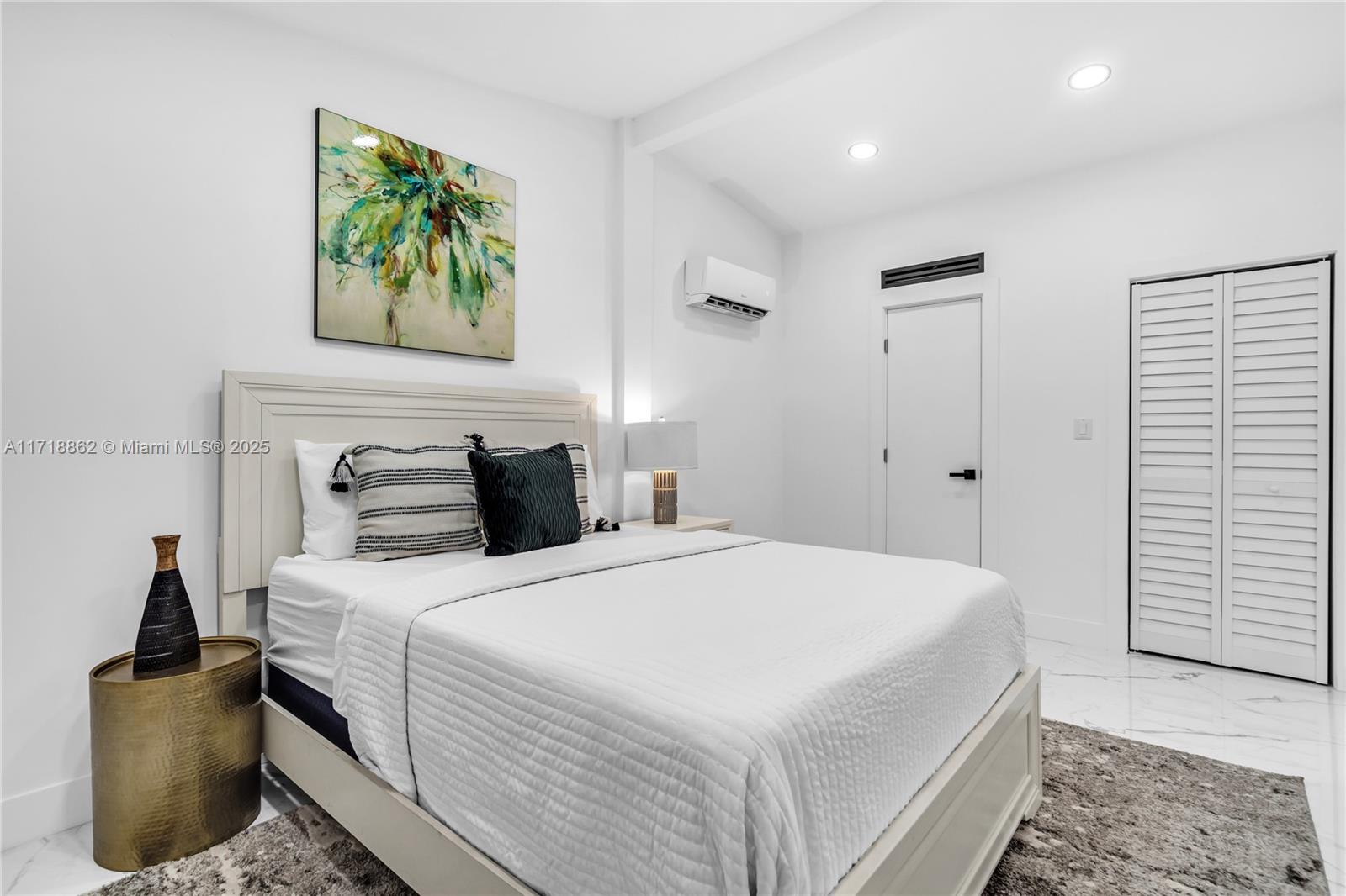 LAUDERDALE ISLES NO 2-BLK - Residential