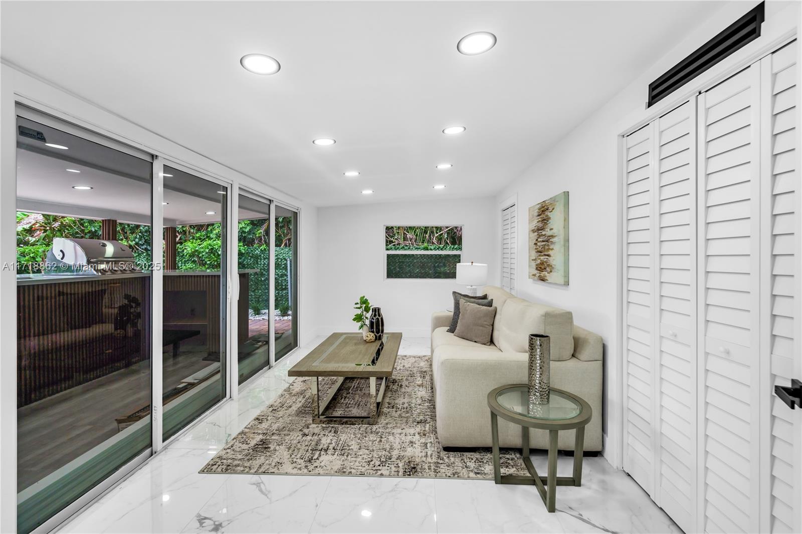 LAUDERDALE ISLES NO 2-BLK - Residential