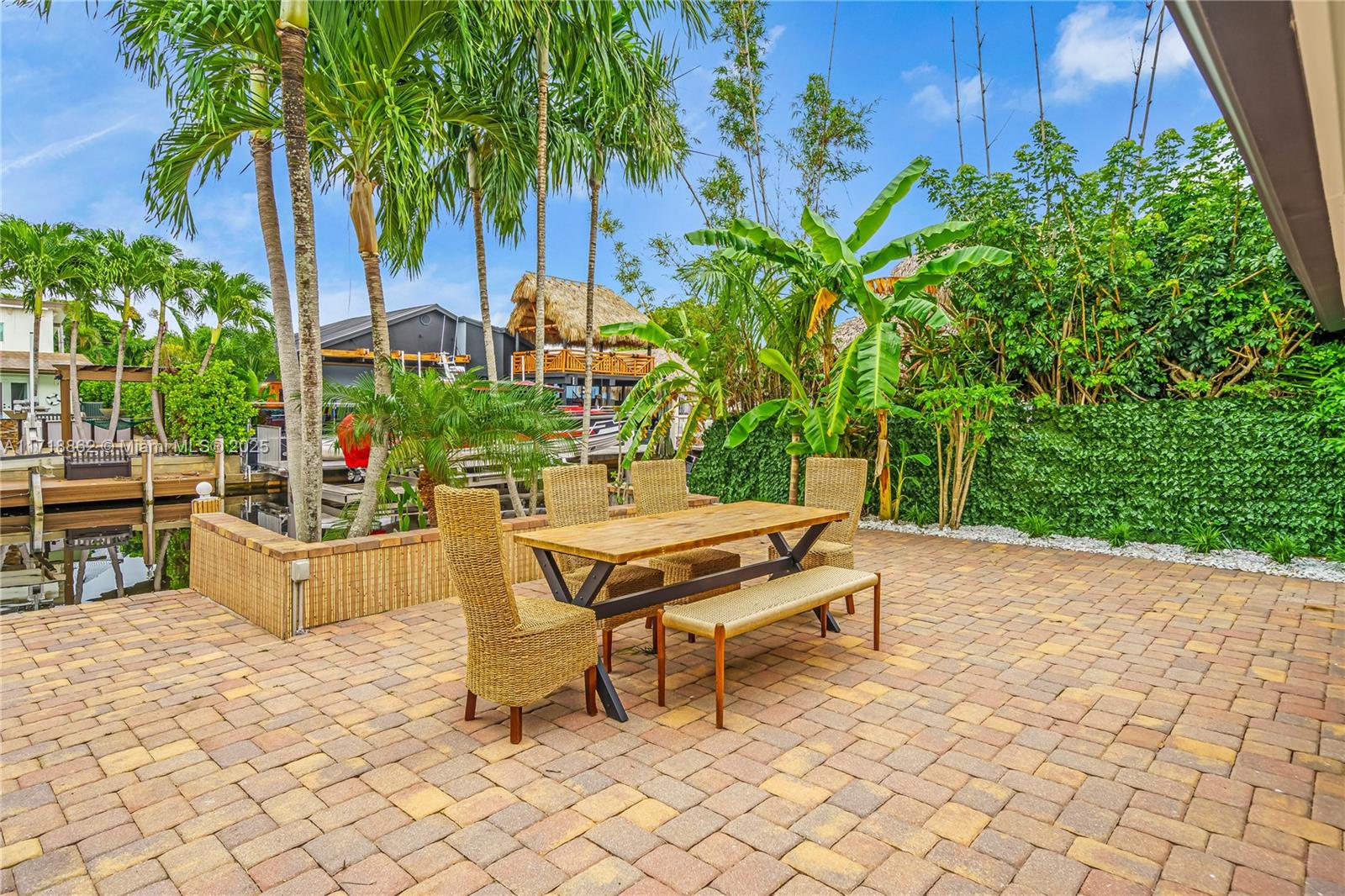 LAUDERDALE ISLES NO 2-BLK - Residential