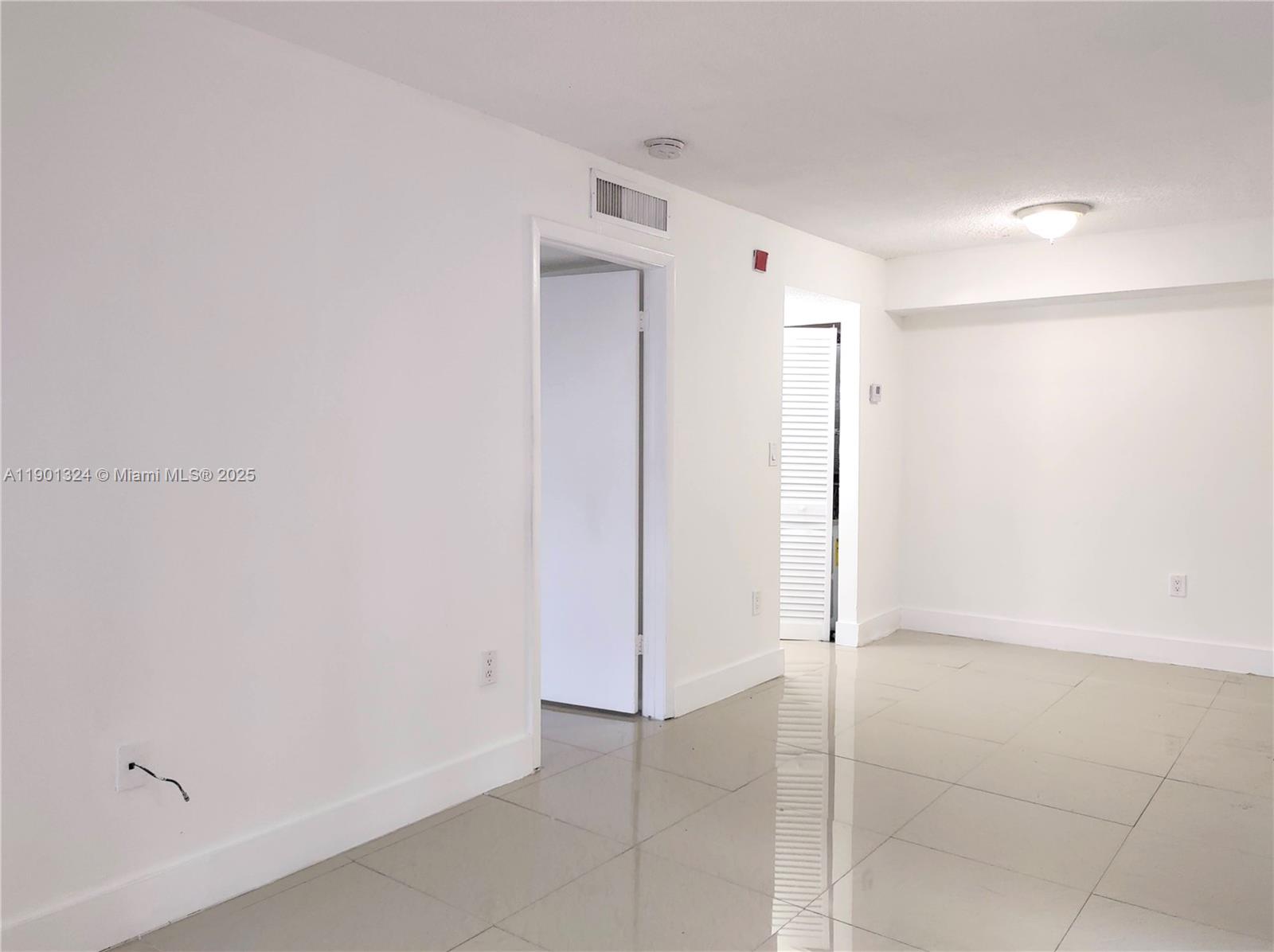 THE COURTS AT KENDALL CON - Residential