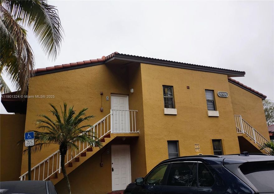 SPACIOUS 1BEDROOM/1BATHROOM @ THE COURTS OF KENDALL. UNIT HAS BEEN TOTALLY UPDATED.CONVENIENTLY LOCATED ON THE 1ST FLOOR, CORNER UNIT WITH A NICE SIZE PORCH. INVESTORSPARADISE...CAN BE RENTED OUT RIGHT AWAY. DONT MISS OUT ON THIS AMAZING OPPORTUNITY