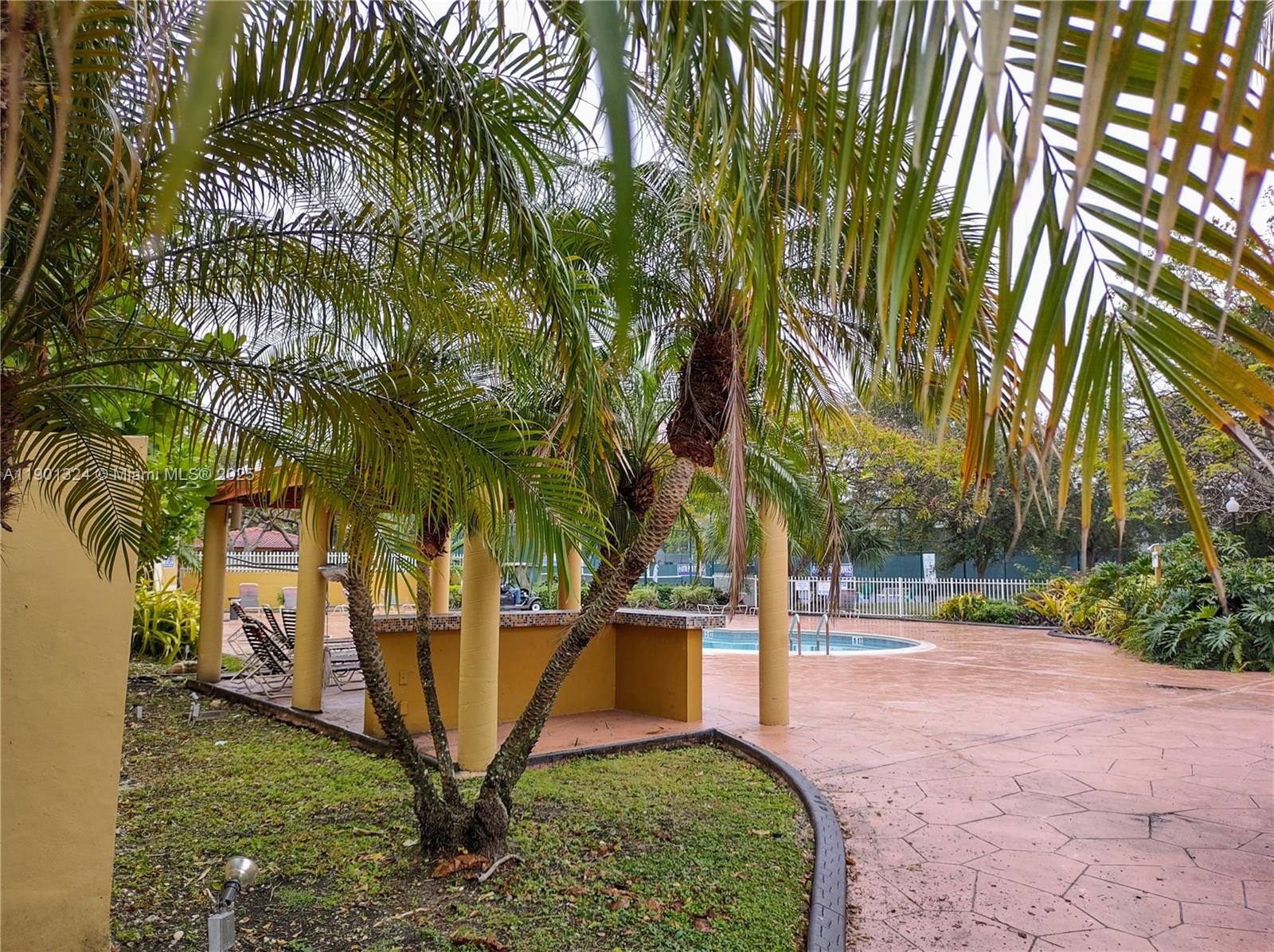 THE COURTS AT KENDALL CON - Residential