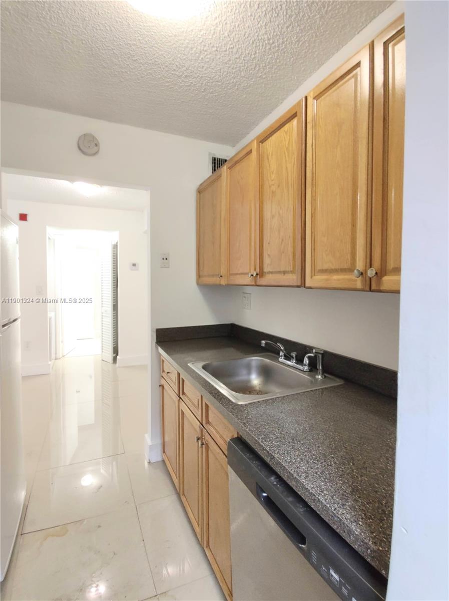 THE COURTS AT KENDALL CON - Residential