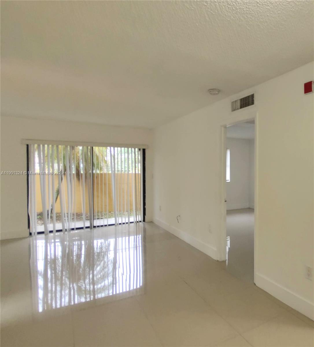 THE COURTS AT KENDALL CON - Residential