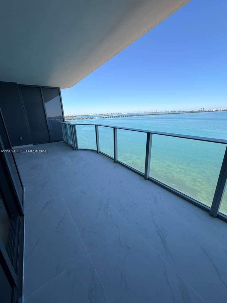 BAY BREZEE - Residential