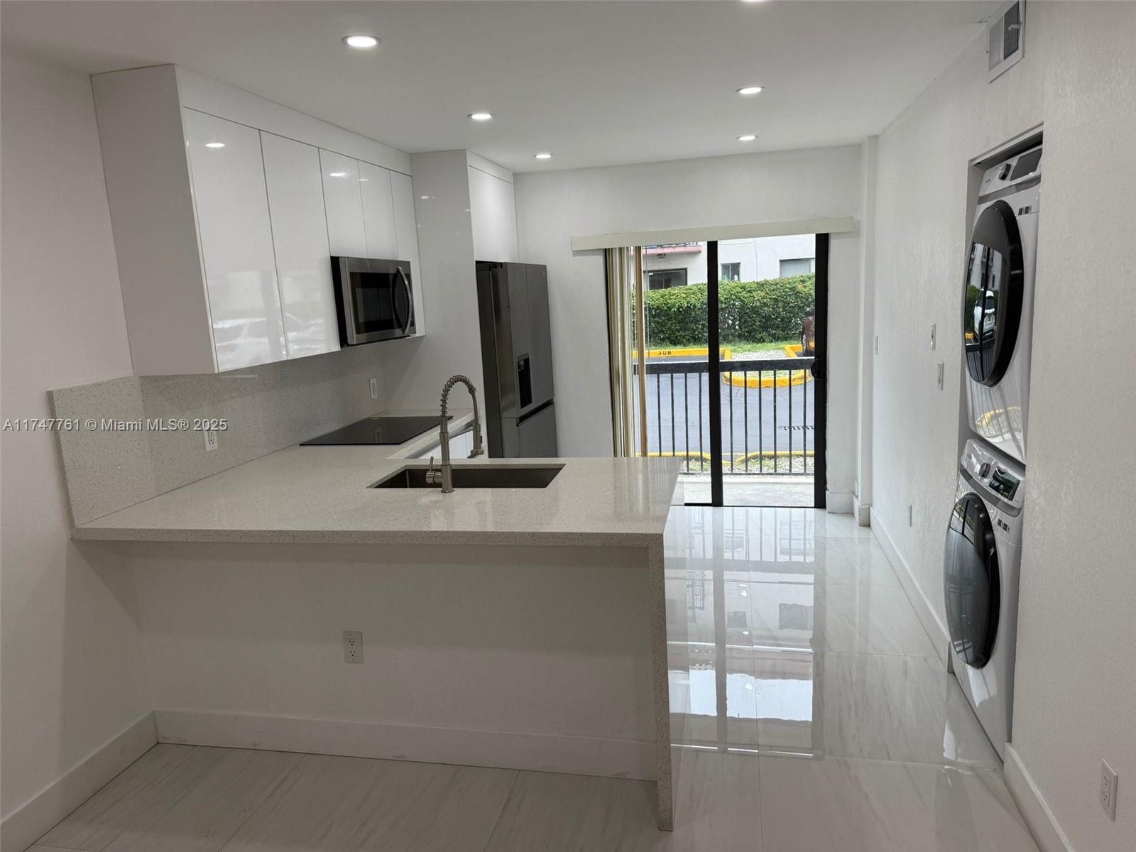 5420 W 21st Ct 110, Hialeah, Miami-Dade County, Florida - 2 Bedrooms  
2 Bathrooms - 