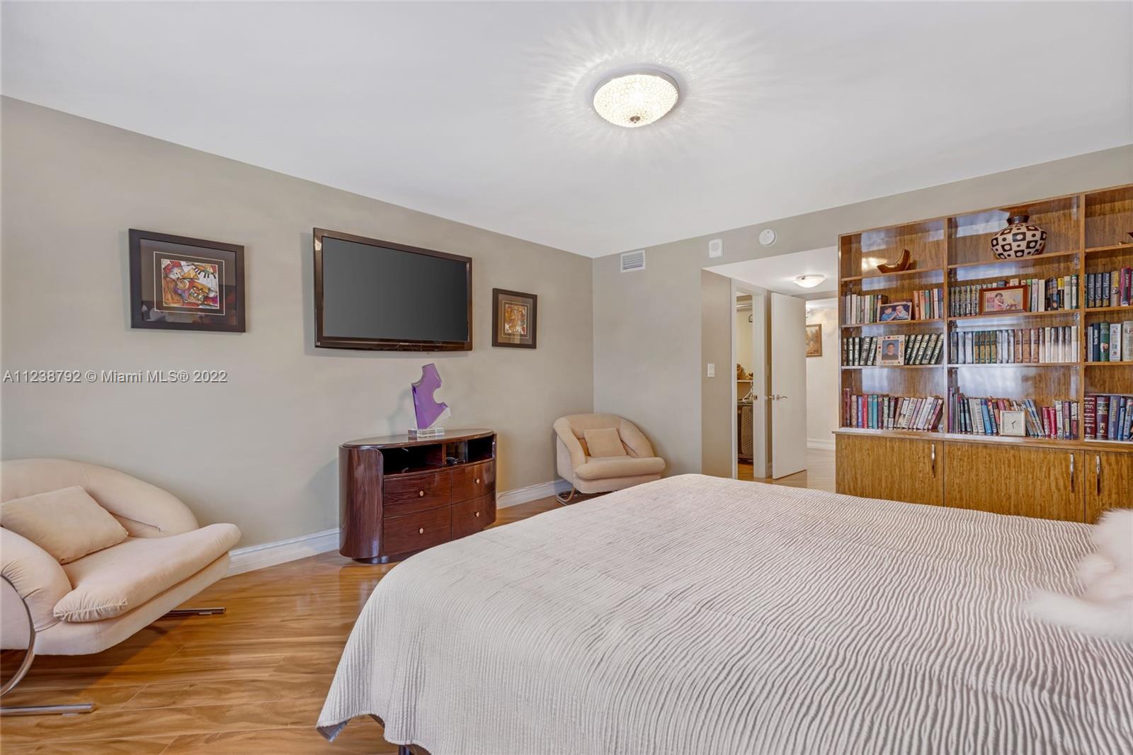 MALAGA TOWERS CONDO - Residential