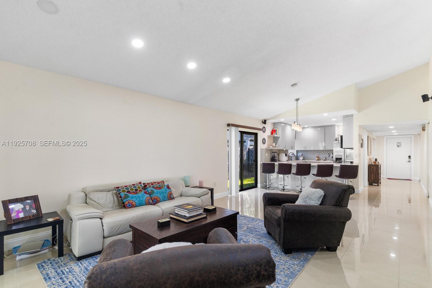 VILLAS AT BONAVENTURE IN - Residential