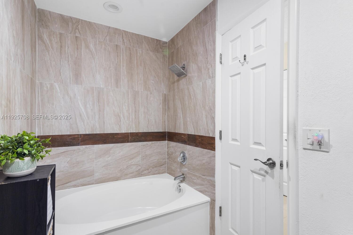 VILLAS AT BONAVENTURE IN - Residential