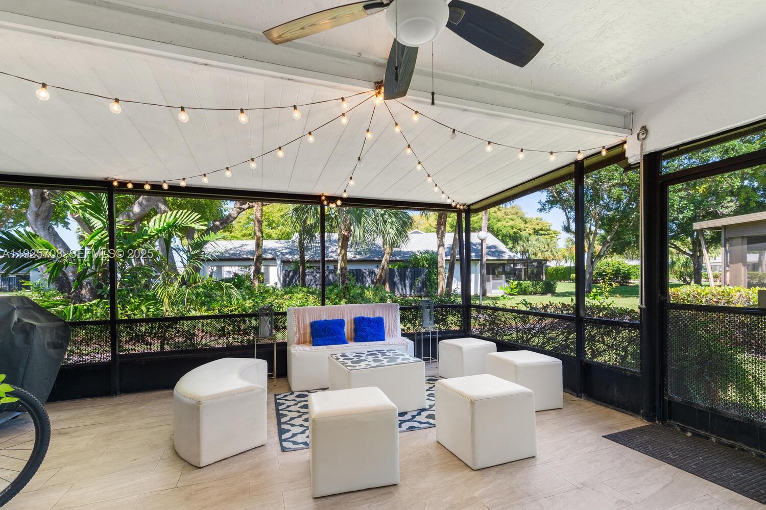 VILLAS AT BONAVENTURE IN - Residential