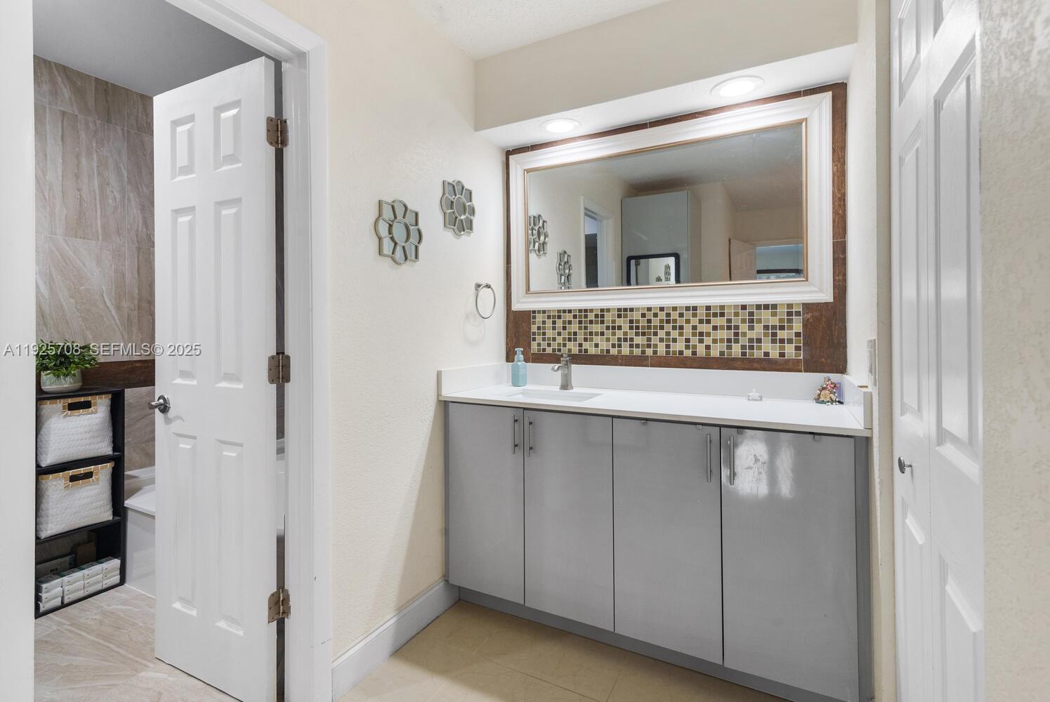 VILLAS AT BONAVENTURE IN - Residential