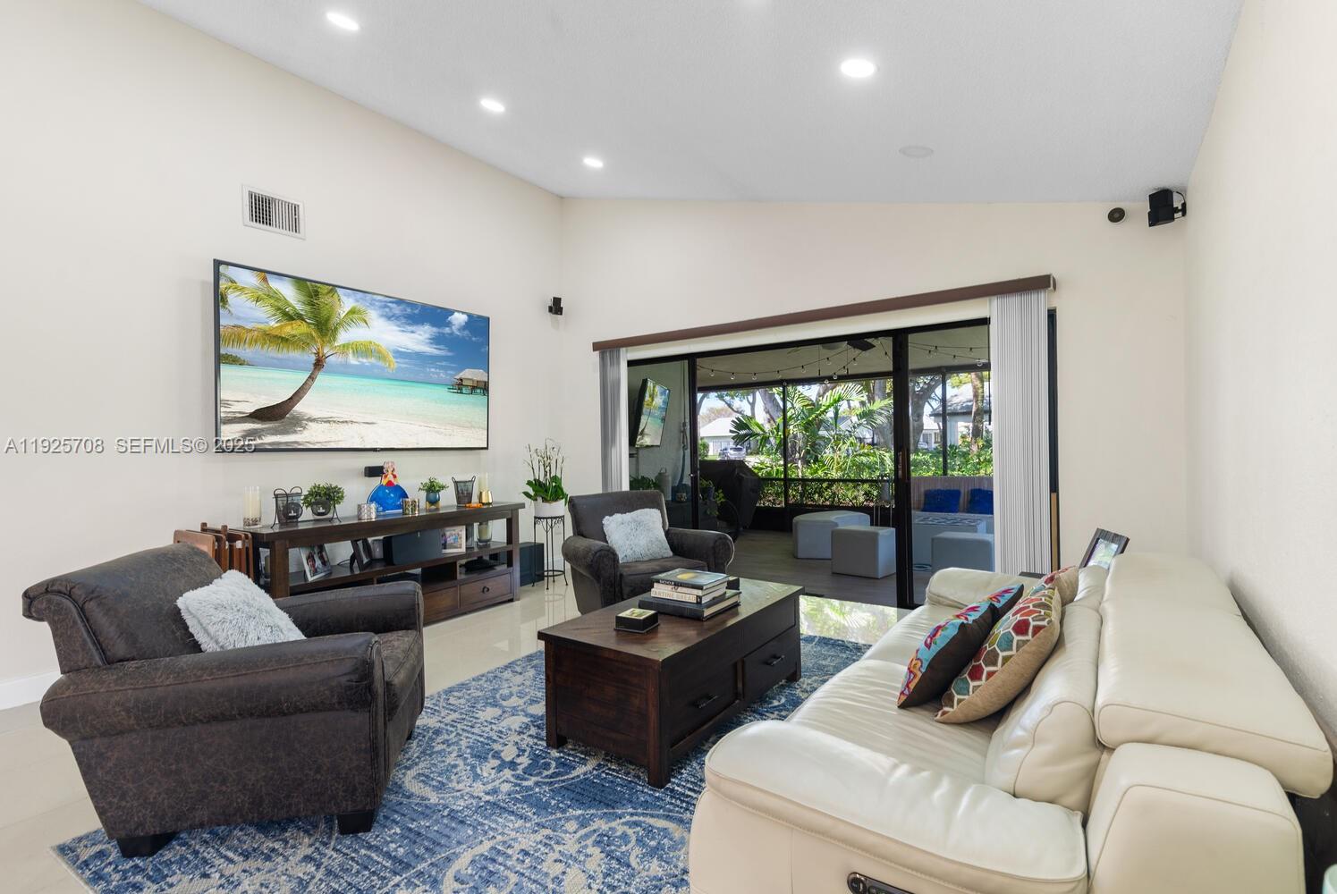 VILLAS AT BONAVENTURE IN - Residential