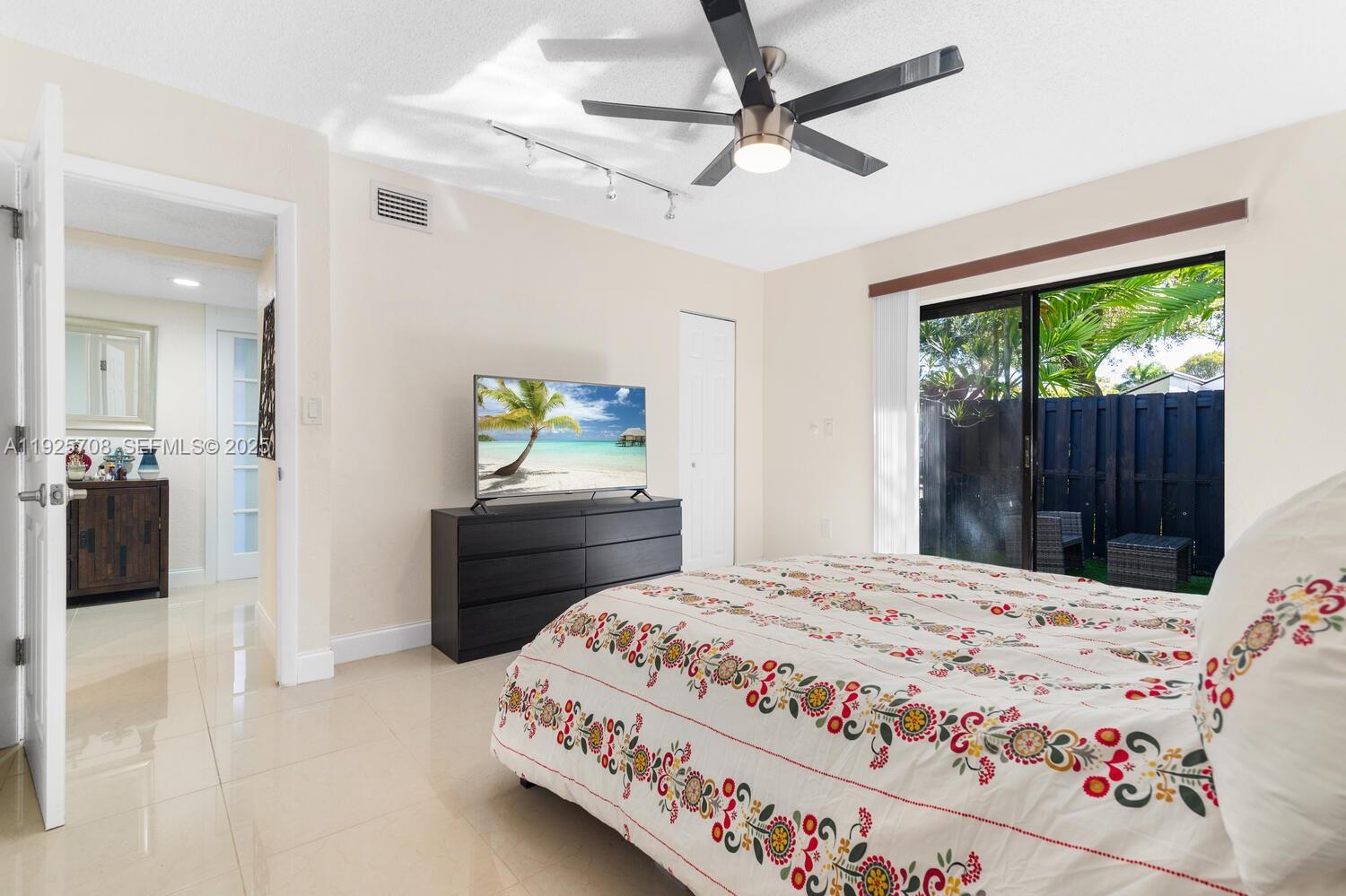 VILLAS AT BONAVENTURE IN - Residential