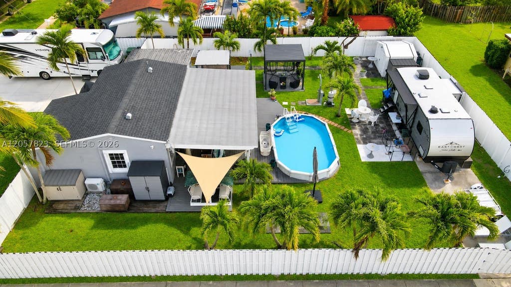 Photo of 117 SW 6th St, Hallandale Beach, FL 33009 (MLS # A12057823)