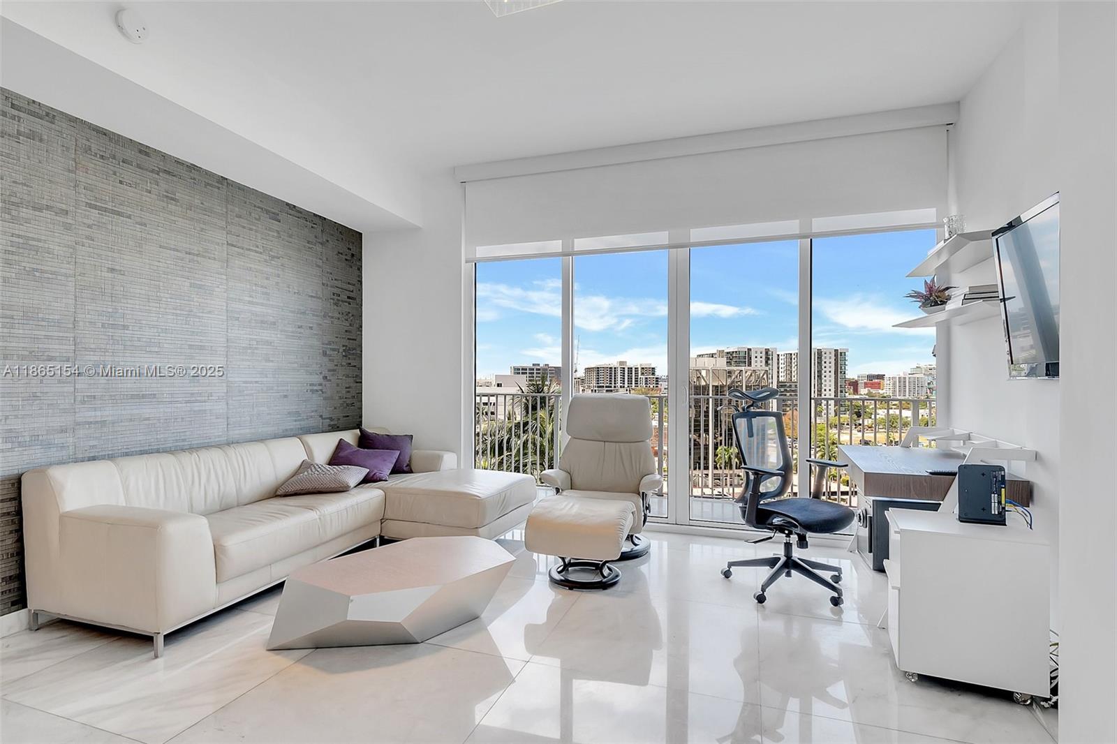 PARAMOUNT BAY CONDO - Residential