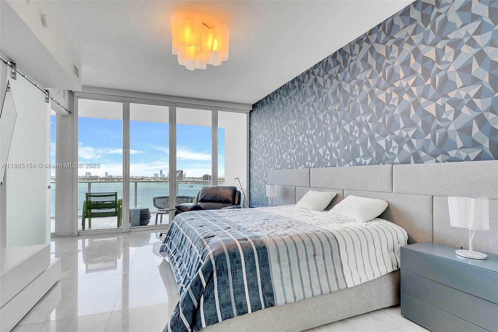 PARAMOUNT BAY CONDO - Residential