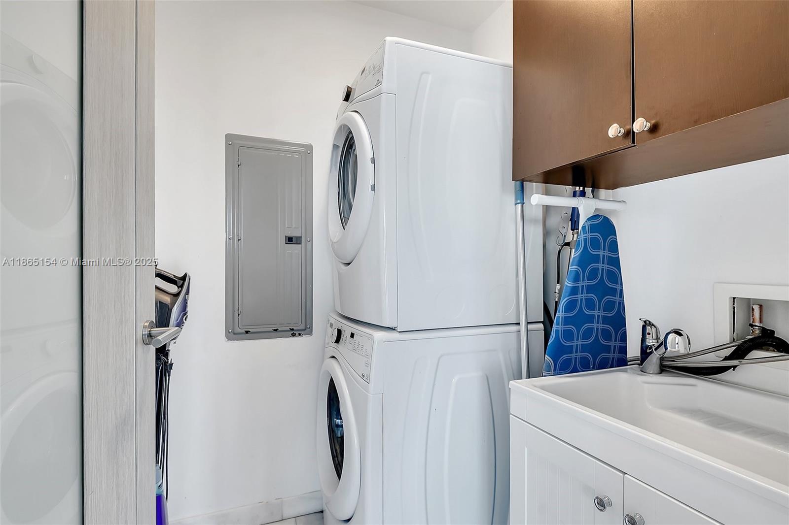 PARAMOUNT BAY CONDO - Residential