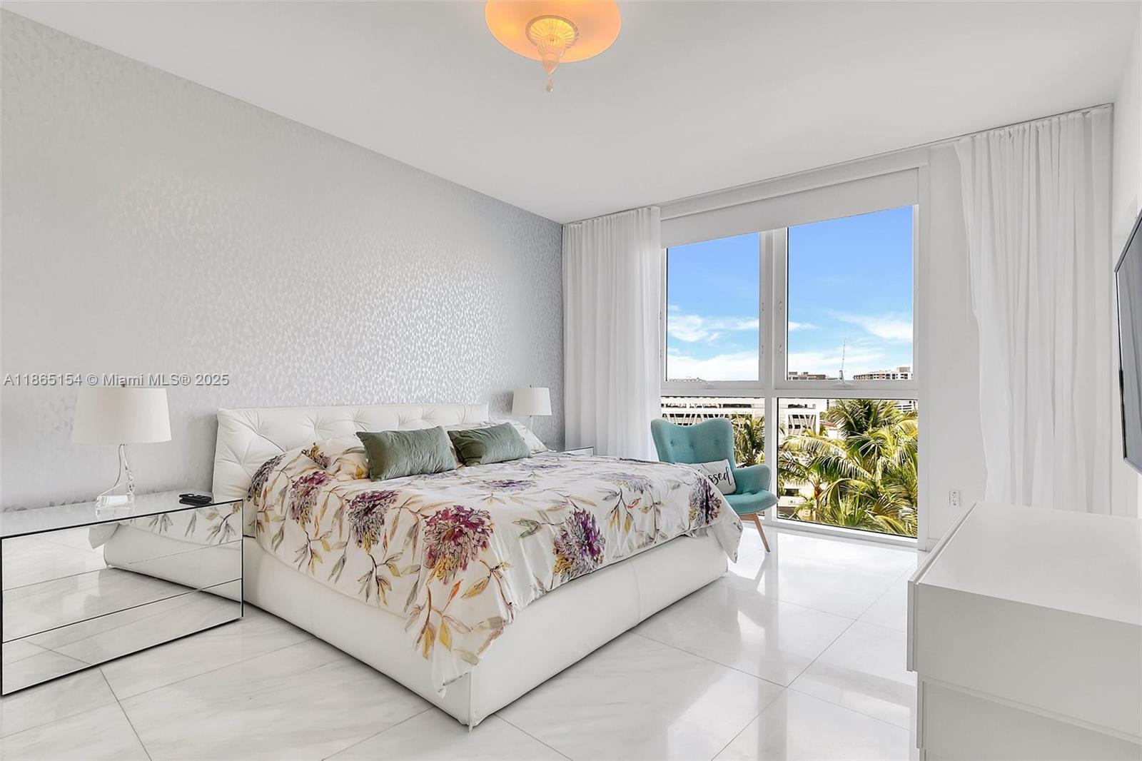 PARAMOUNT BAY CONDO - Residential