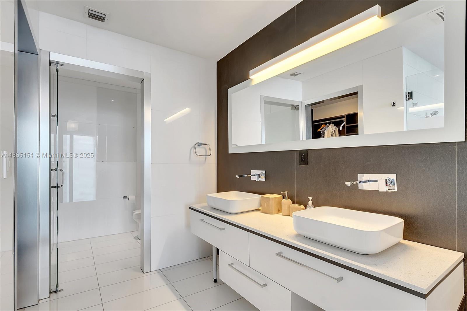 PARAMOUNT BAY CONDO - Residential