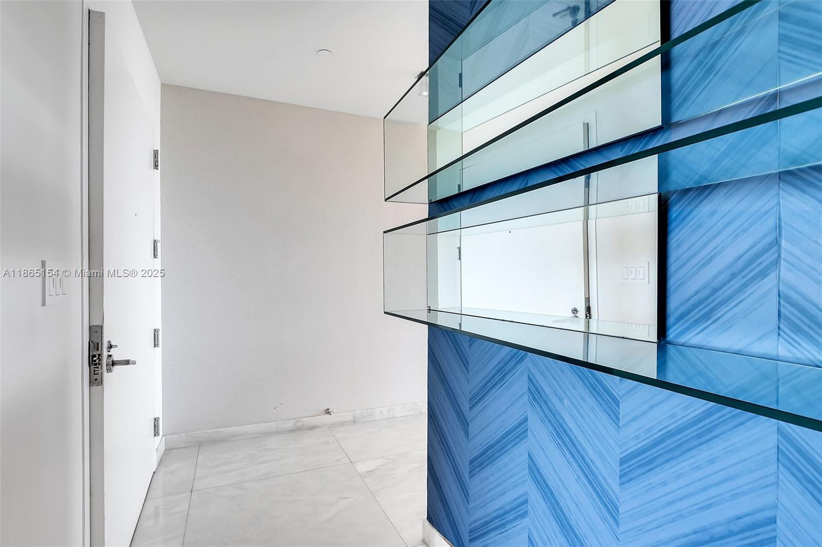 PARAMOUNT BAY CONDO - Residential