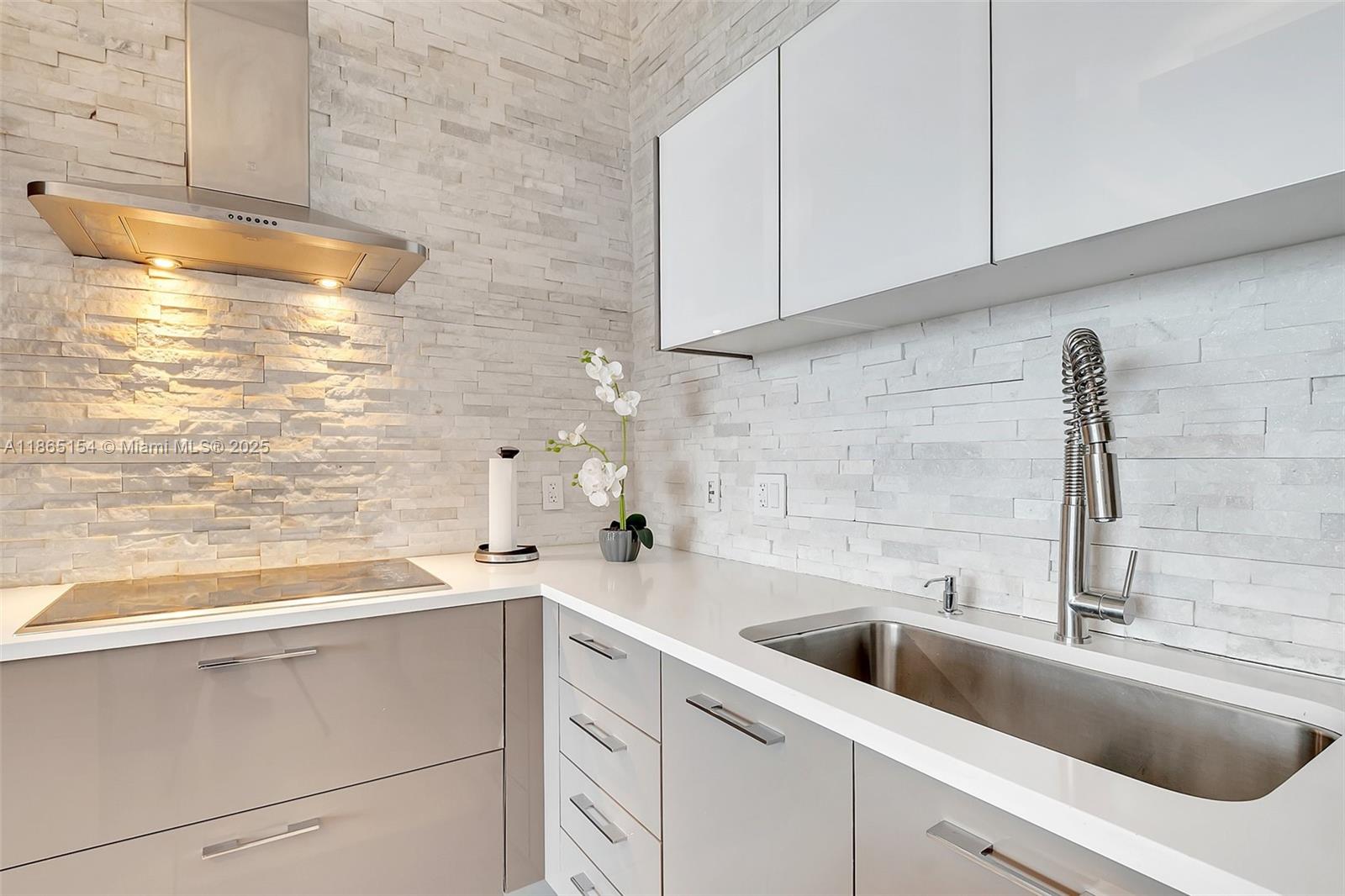 PARAMOUNT BAY CONDO - Residential