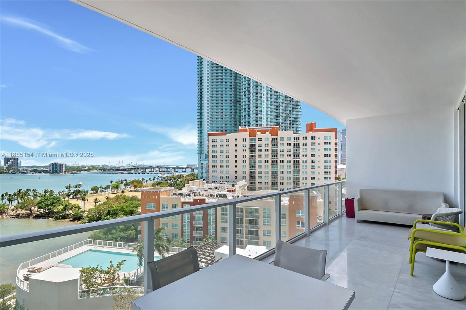 PARAMOUNT BAY CONDO - Residential