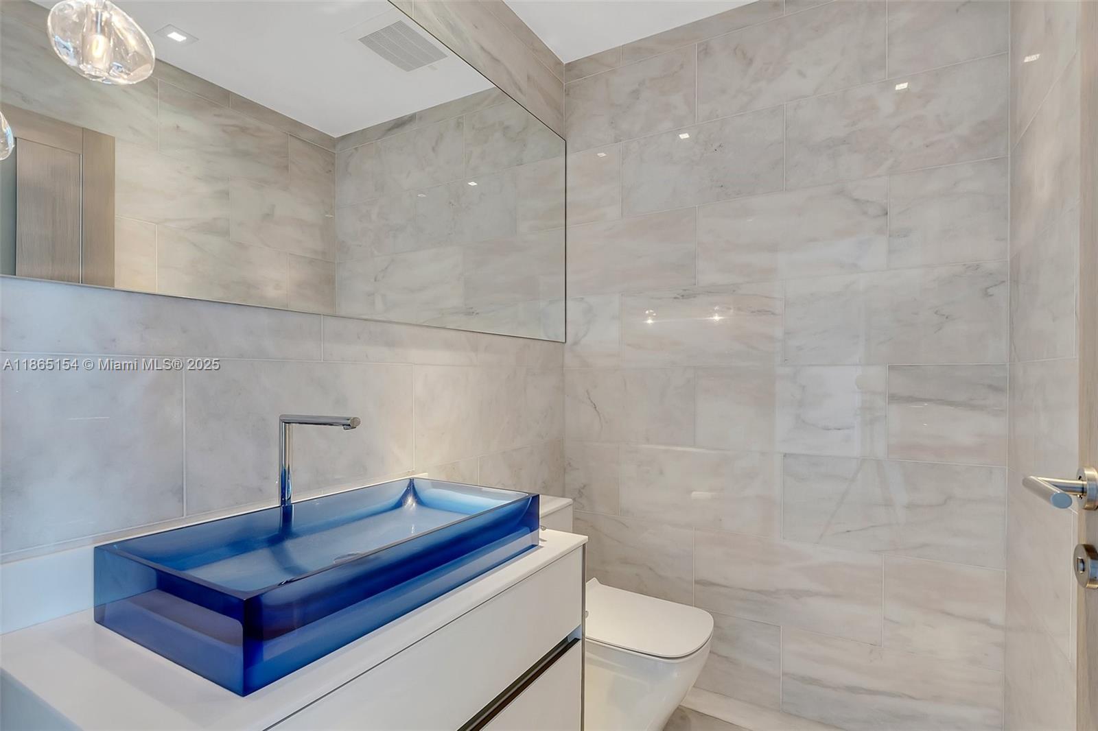 PARAMOUNT BAY CONDO - Residential