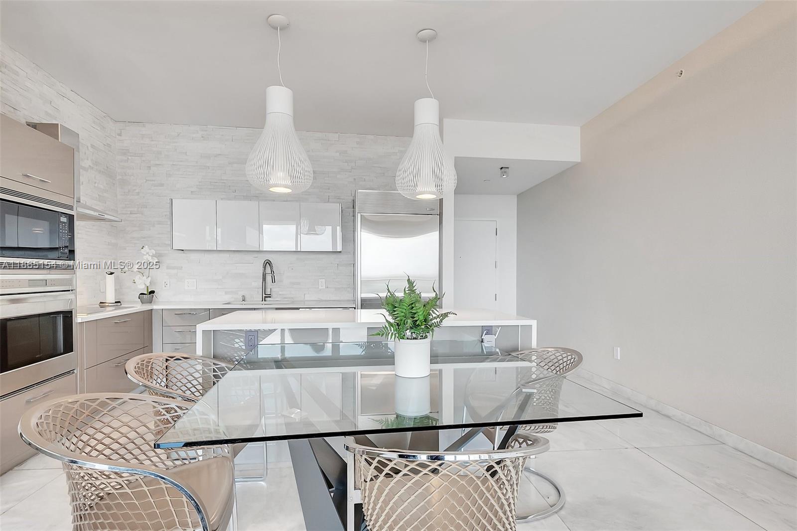 PARAMOUNT BAY CONDO - Residential