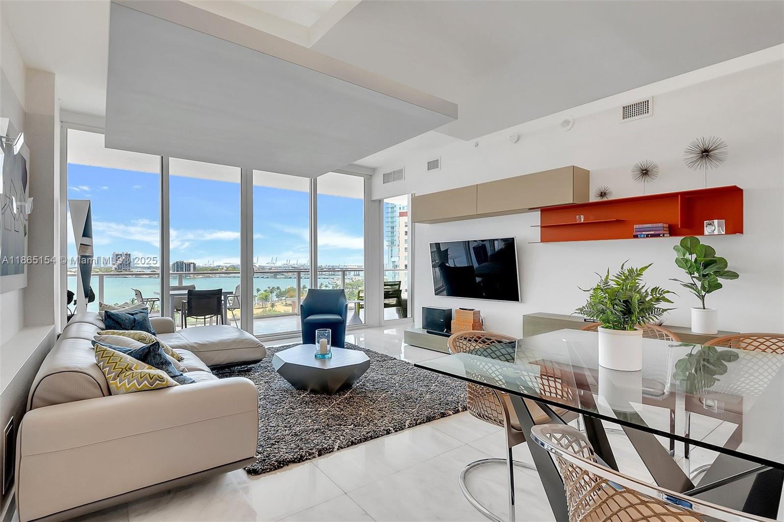 PARAMOUNT BAY CONDO - Residential
